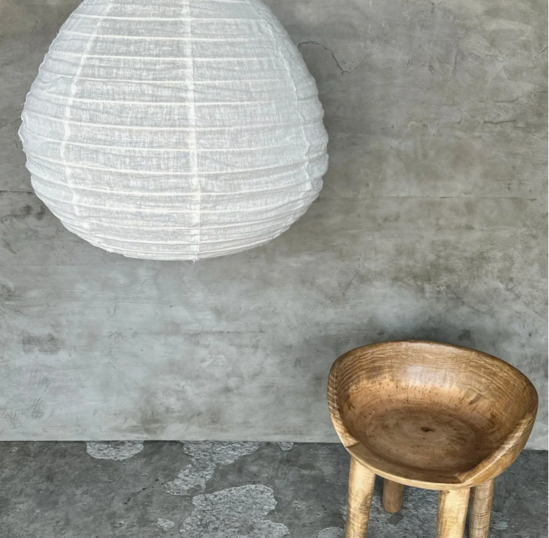 Lanterne Shizuku – Suspension Sculpturale en Lin et Rotin Organique