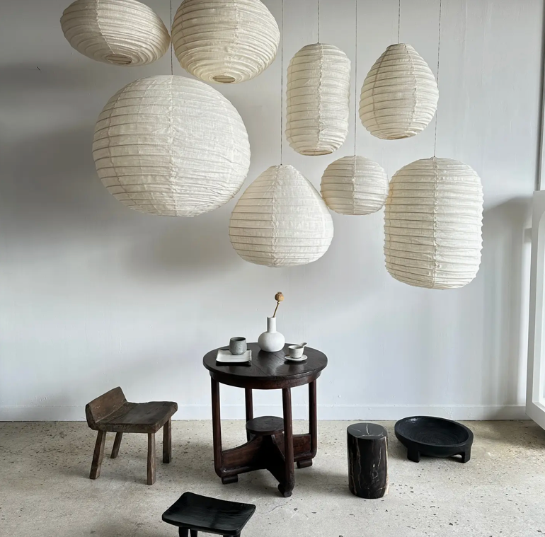 Lanterne Shizuku – Suspension Sculpturale en Lin et Rotin Organique