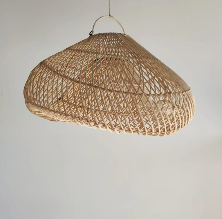 L’Aube Organique – Suspension Sculpturale en Rotin Tressé