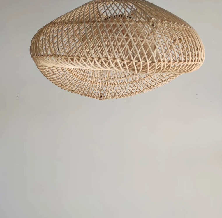L’Aube Organique – Suspension Sculpturale en Rotin Tressé