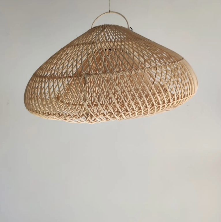 L’Aube Organique – Suspension Sculpturale en Rotin Tressé