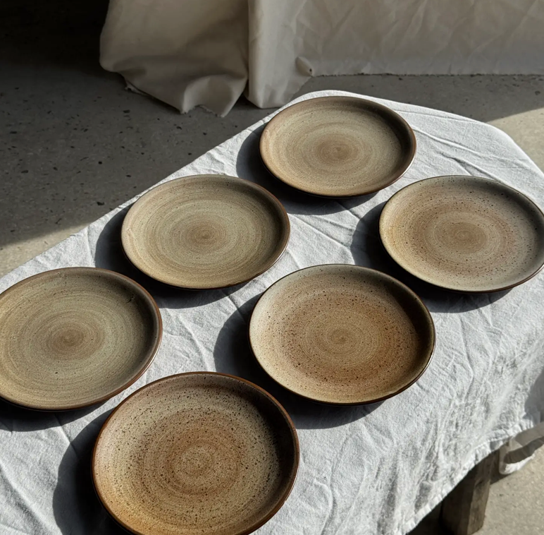 Écrin Tolède – Set de 6 Assiettes de Dégustation en Grès Minéral