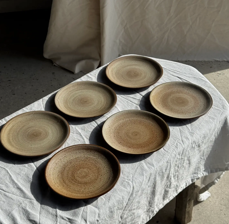 Écrin Tolède – Set de 6 Assiettes de Dégustation en Grès Minéral