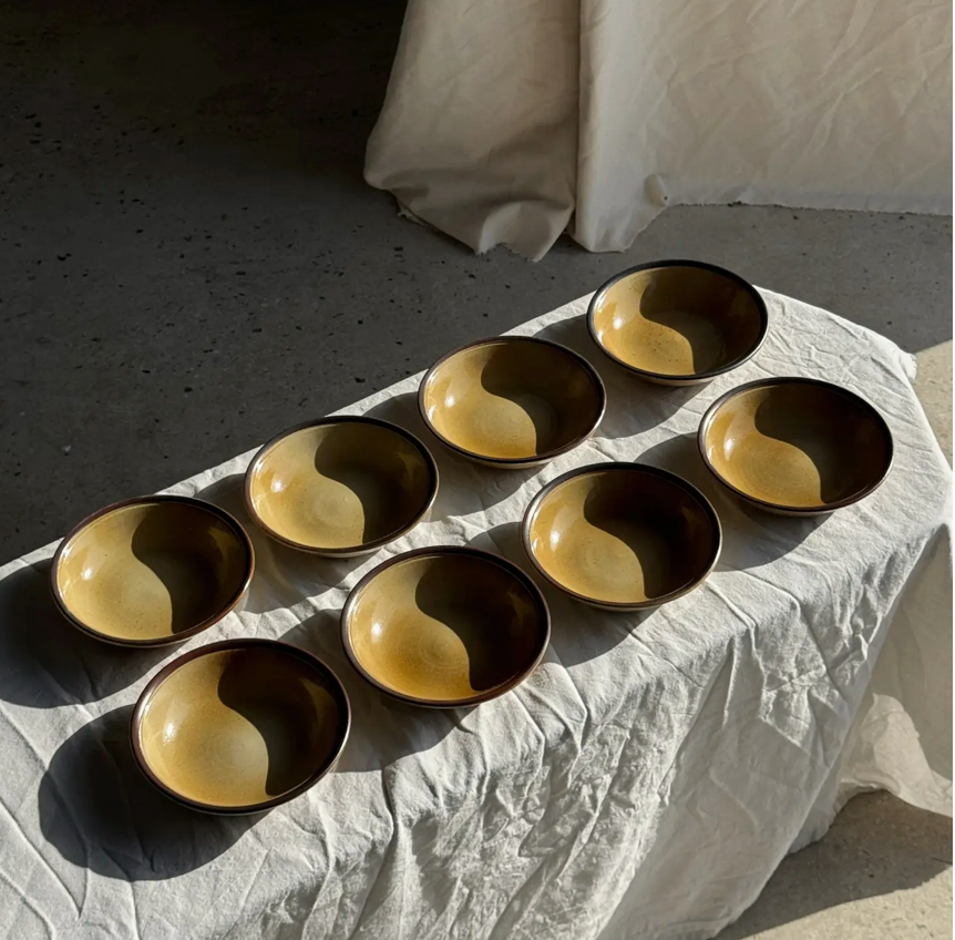L'Ensemble Saint-Simon — Service de 8 Assiettes Creuses en Grès Brutaliste (D19,5 cm)