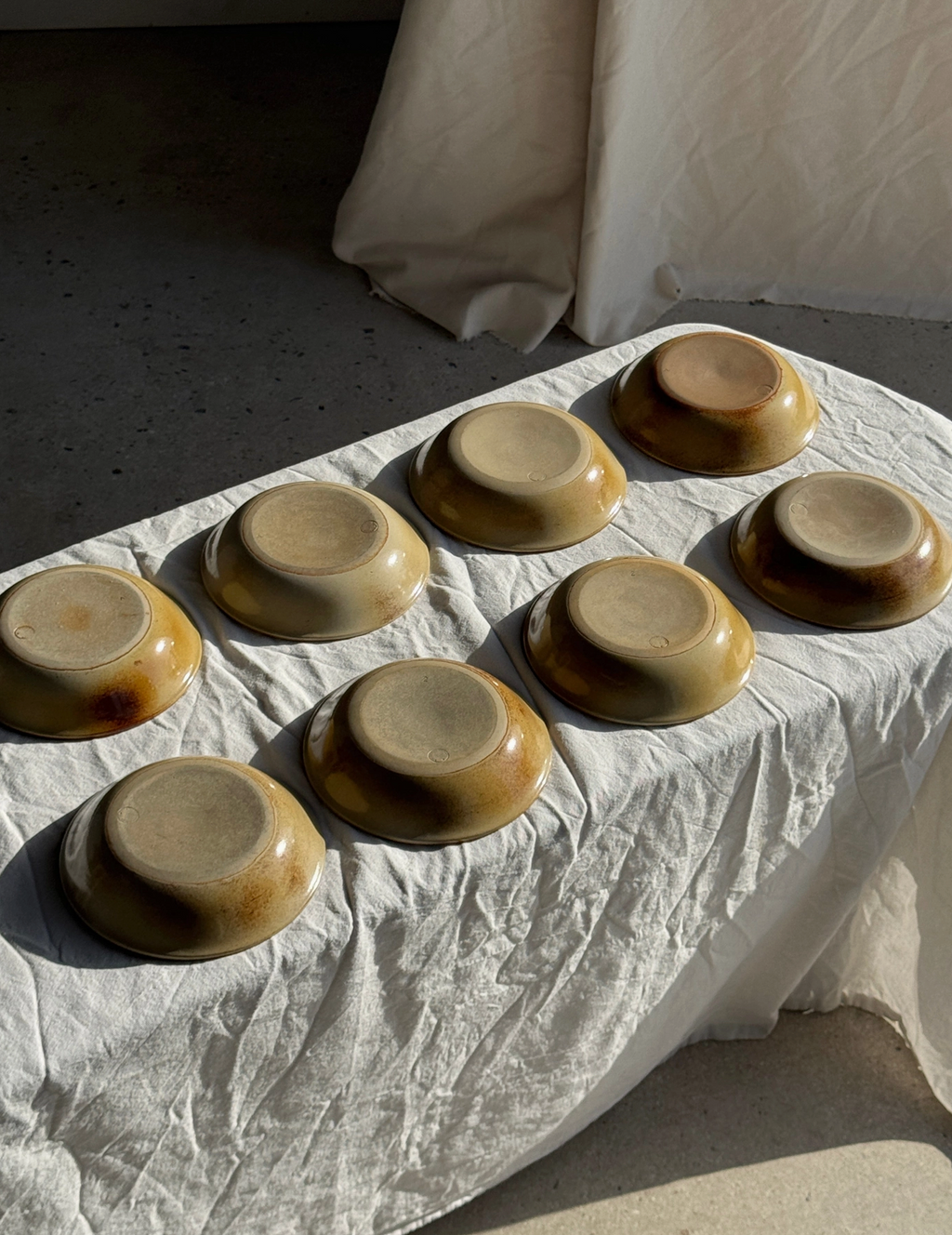 L'Ensemble Saint-Simon — Service de 8 Assiettes Creuses en Grès Brutaliste (D19,5 cm)