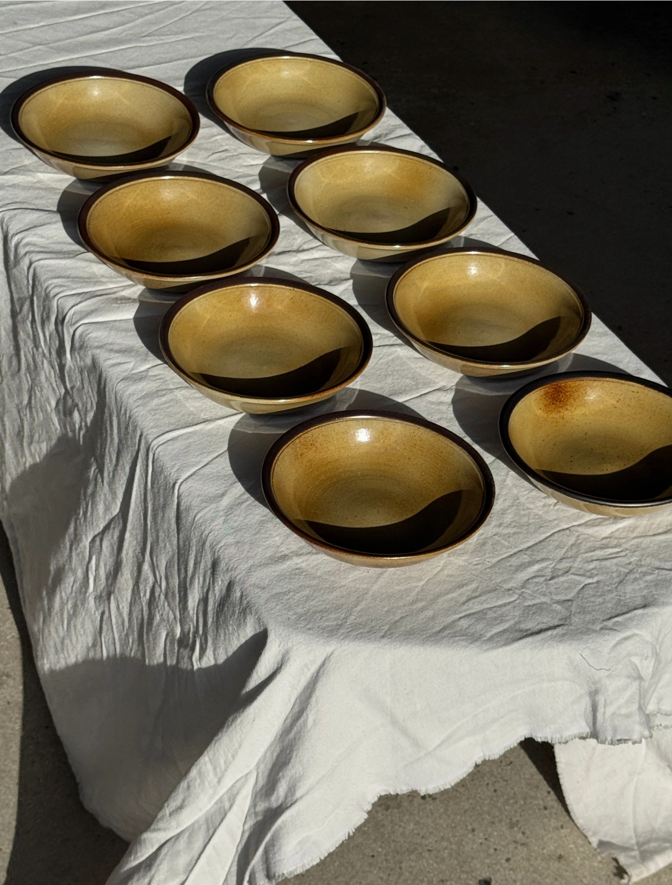 L'Ensemble Saint-Simon — Service de 8 Assiettes Creuses en Grès Brutaliste (D19,5 cm)